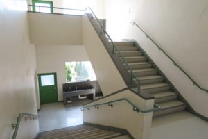 校舎内の階段