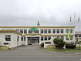 新得高校（2019年3月に閉校） - Wikimedia Commons